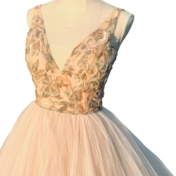 Elegant Wedding, Prom or Pageant dress. - Picture 7 of 9